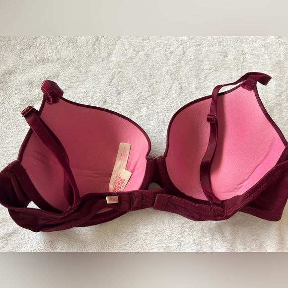 Victoria’s Secret Lightly Lined Tshirt Bra​ - Picture 2 of 3